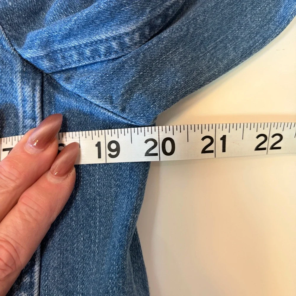 #115 NWT. J. Crew Blue Women's Denim Jean Jacket. - Picture 15 of 16